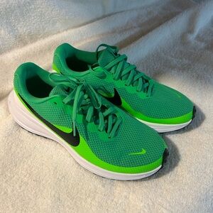 NEW Nike Men’s Revolution 8 Running Shoes Sneakers Sz 8.5 Green